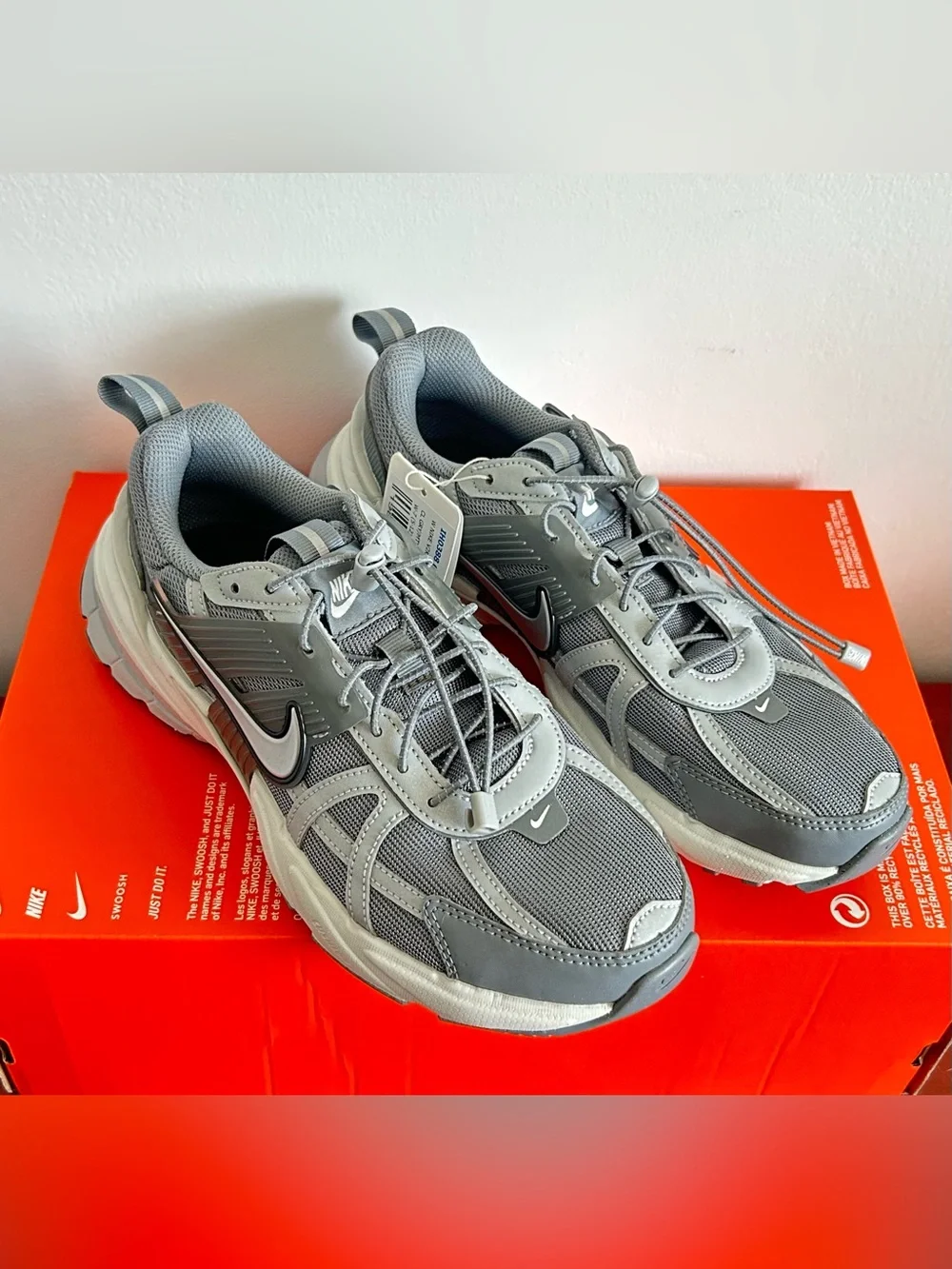 Nike V2K Run women’s Men’s Sneakers - size 7 Grey/White - Picture 4 of 8